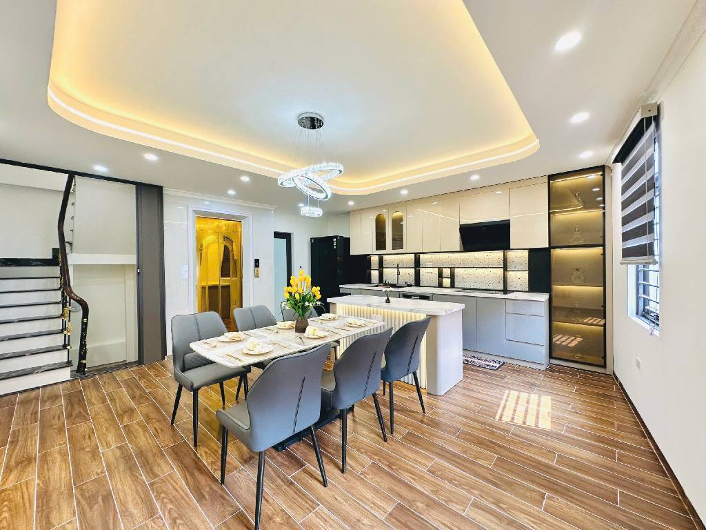 Bán nhà Thịnh Quang - diện tích 40m2 7 tầng - Ô TÔ 30M - NHÀ MỚI COONG - giá 14,9 tỷ