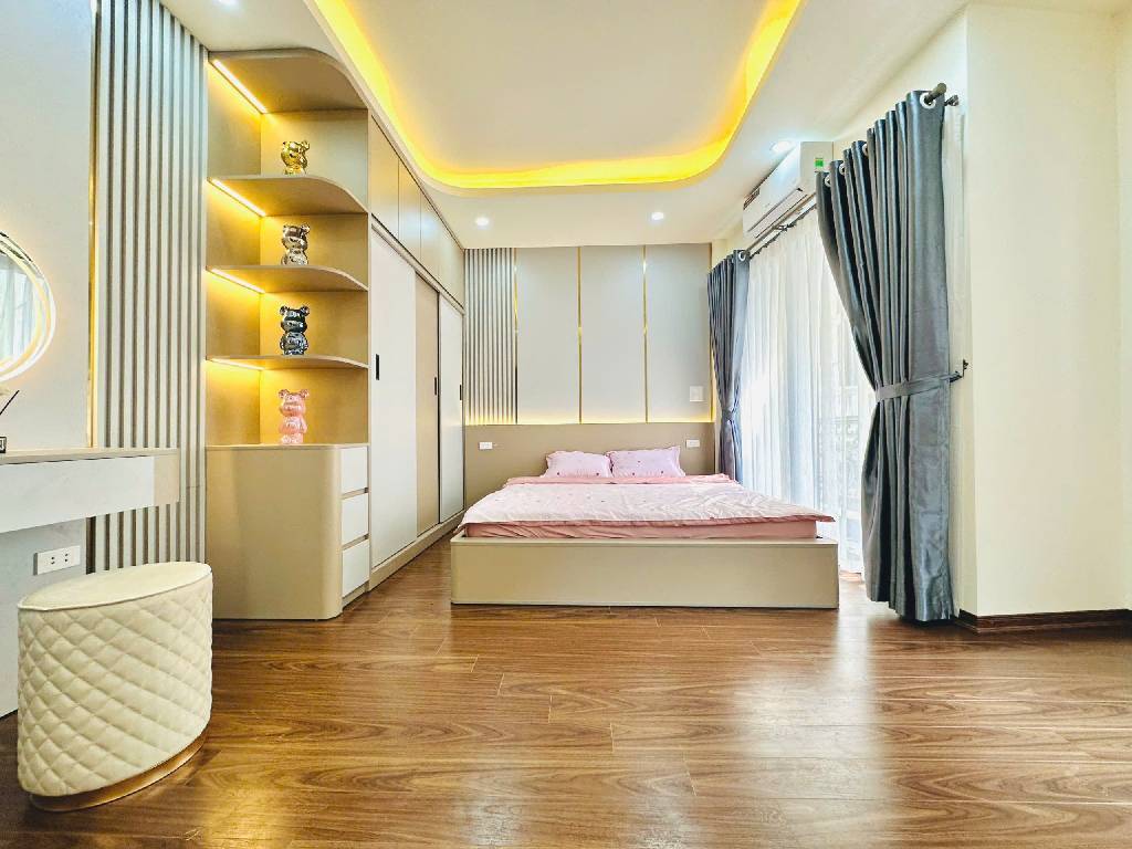 Bán nhà Thịnh Quang - diện tích 40m2 7 tầng - Ô TÔ 30M - NHÀ MỚI COONG - giá 14,9 tỷ