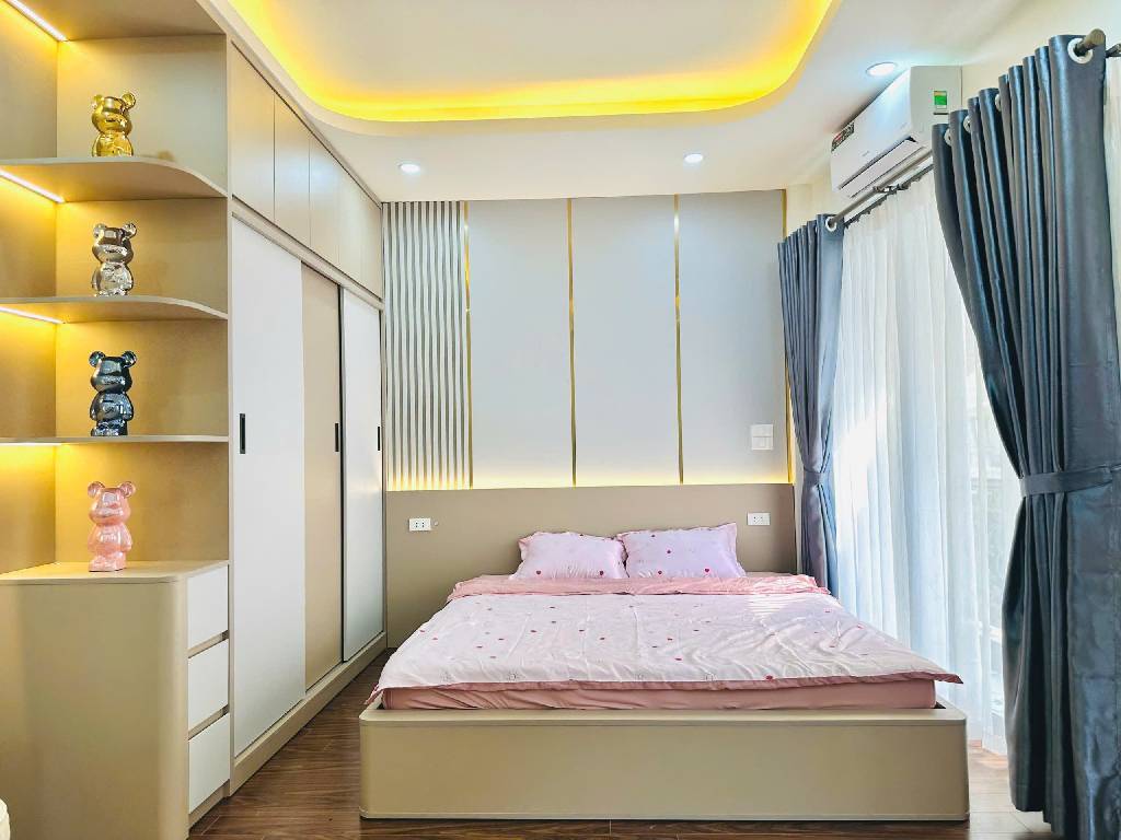 Bán nhà Thịnh Quang - diện tích 40m2 7 tầng - Ô TÔ 30M - NHÀ MỚI COONG - giá 14,9 tỷ