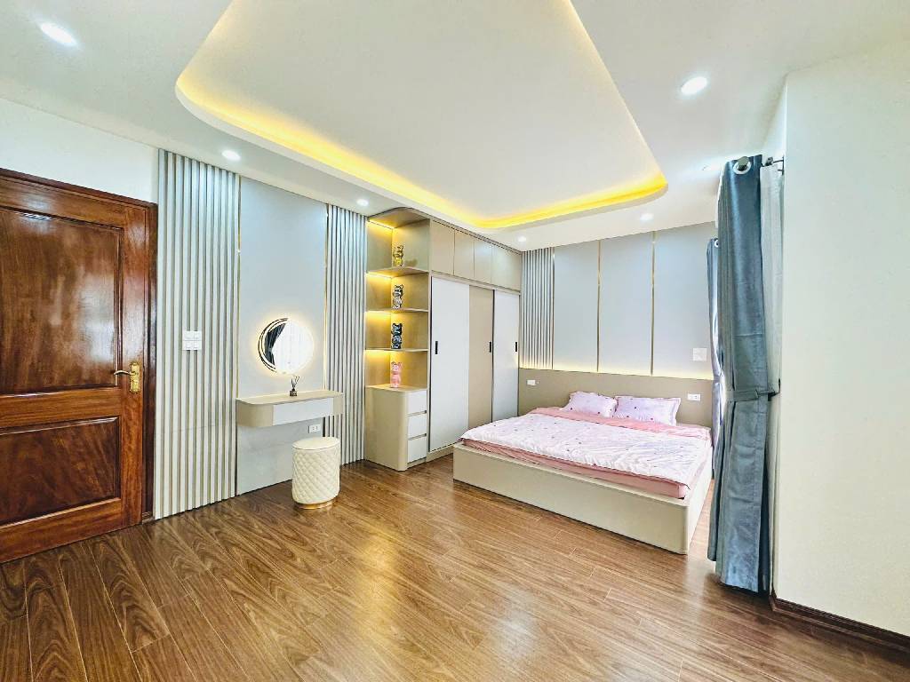 Bán nhà Thịnh Quang - diện tích 40m2 7 tầng - Ô TÔ 30M - NHÀ MỚI COONG - giá 14,9 tỷ
