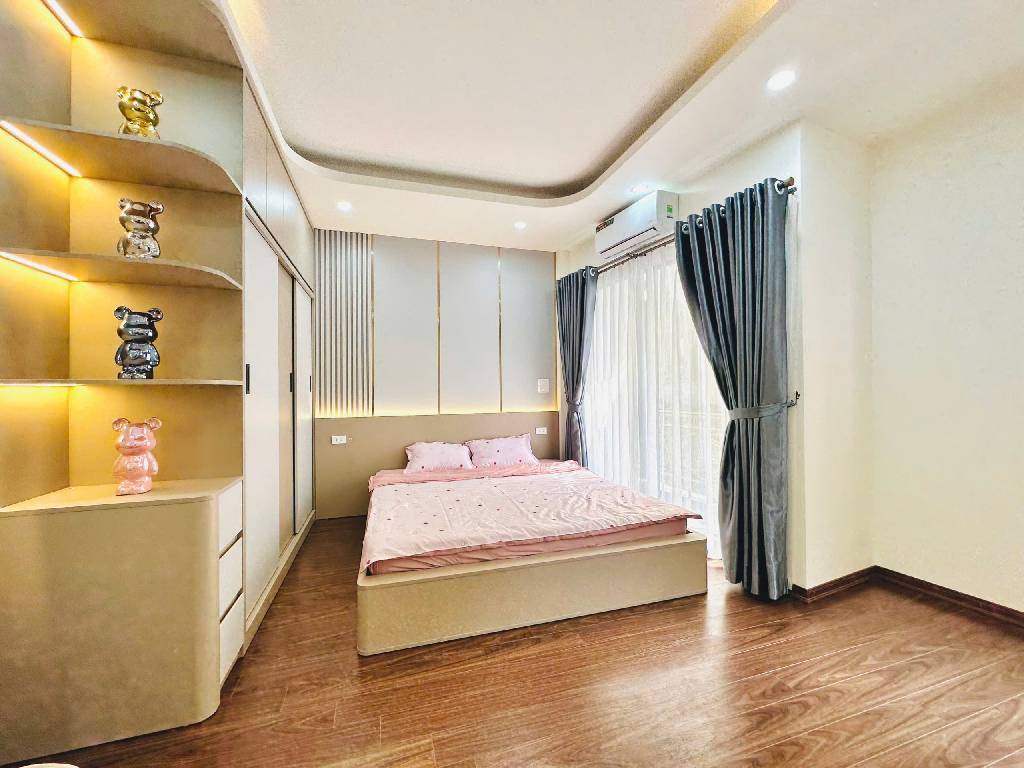Bán nhà Thịnh Quang - diện tích 40m2 7 tầng - Ô TÔ 30M - NHÀ MỚI COONG - giá 14,9 tỷ
