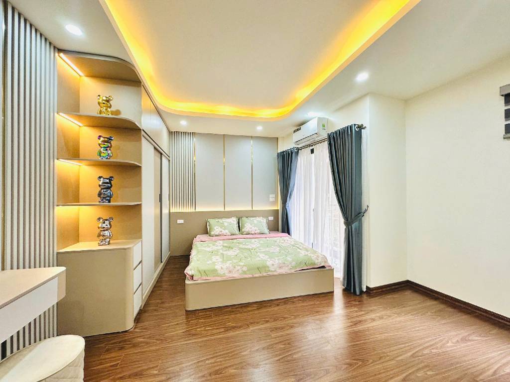 Bán nhà Thịnh Quang - diện tích 40m2 7 tầng - Ô TÔ 30M - NHÀ MỚI COONG - giá 14,9 tỷ