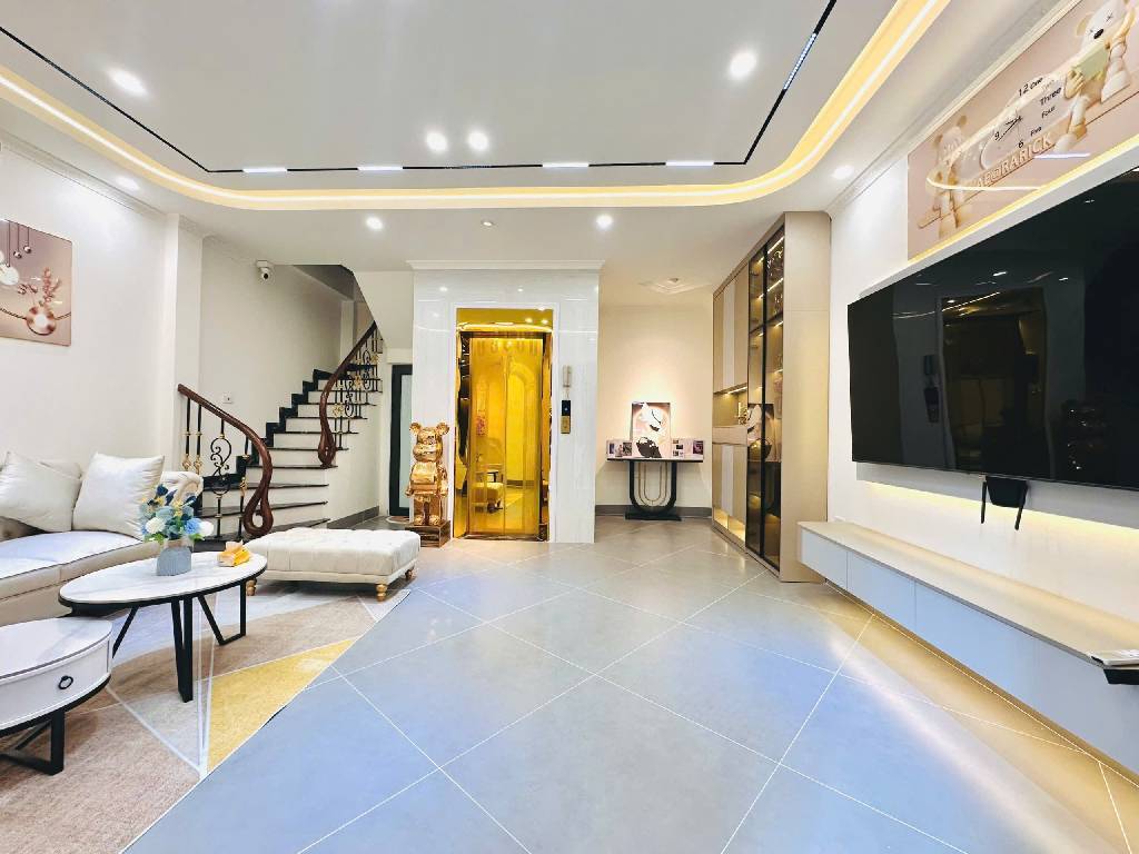 Bán nhà Thịnh Quang - diện tích 40m2 7 tầng - Ô TÔ 30M - NHÀ MỚI COONG - giá 14,9 tỷ