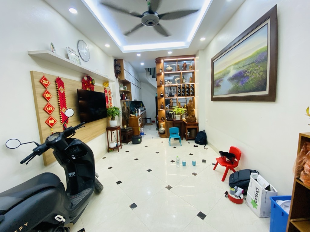 Bán nhà Định Công - diện tích 30.1m2 5 tầng - Nhà dân đẹp như mới - giá 8,5 tỷ