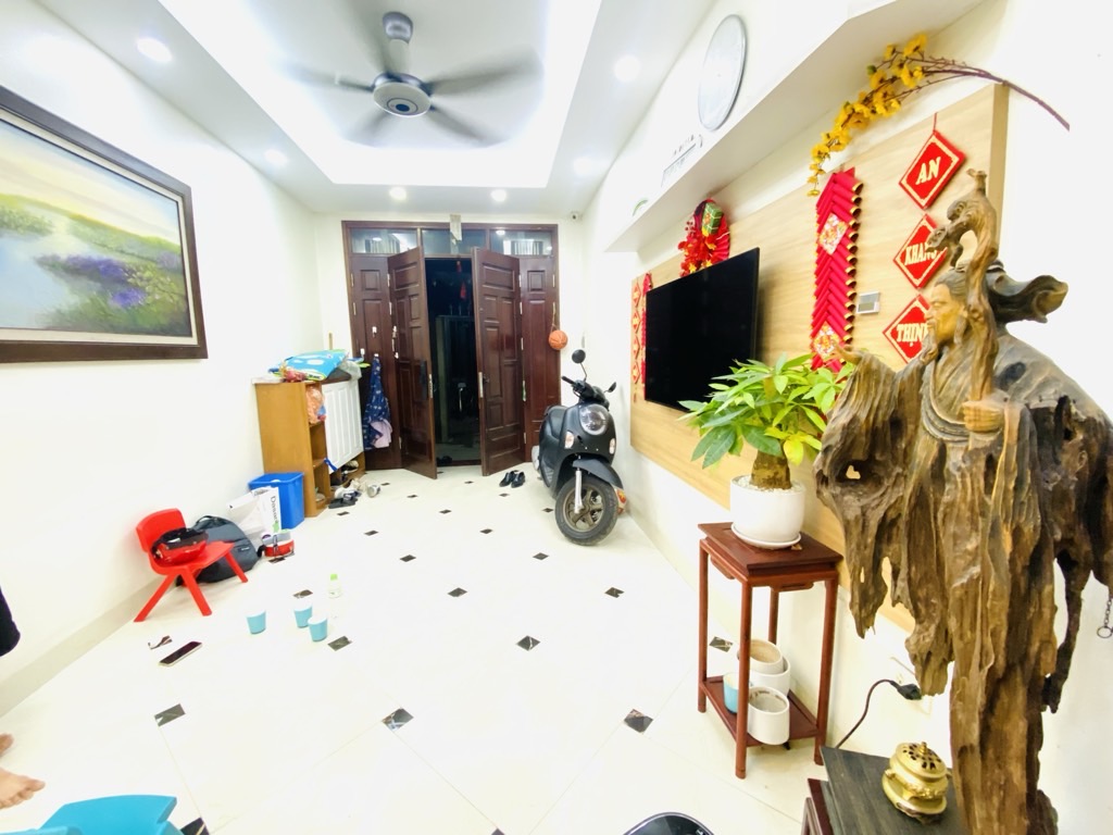 Bán nhà Định Công - diện tích 30.1m2 5 tầng - Nhà dân đẹp như mới - giá 8,5 tỷ