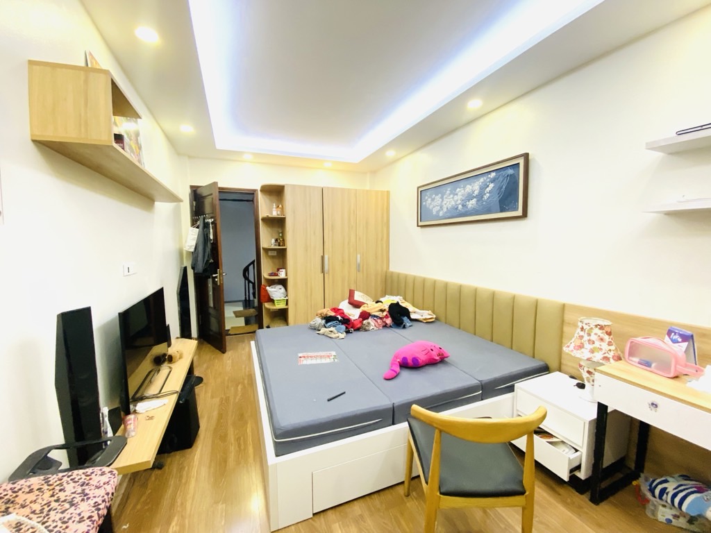 Bán nhà Định Công - diện tích 30.1m2 5 tầng - Nhà dân đẹp như mới - giá 8,5 tỷ