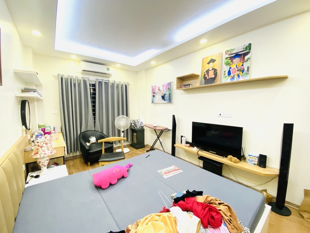 Bán nhà Định Công - diện tích 30.1m2 5 tầng - Nhà dân đẹp như mới - giá 8,5 tỷ