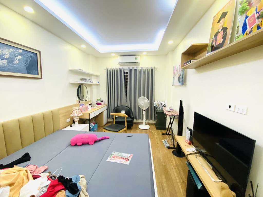 Bán nhà Định Công - diện tích 30.1m2 5 tầng - Nhà dân đẹp như mới - giá 8,5 tỷ