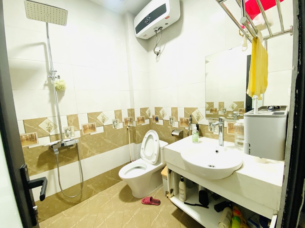 Bán nhà Định Công - diện tích 30.1m2 5 tầng - Nhà dân đẹp như mới - giá 8,5 tỷ