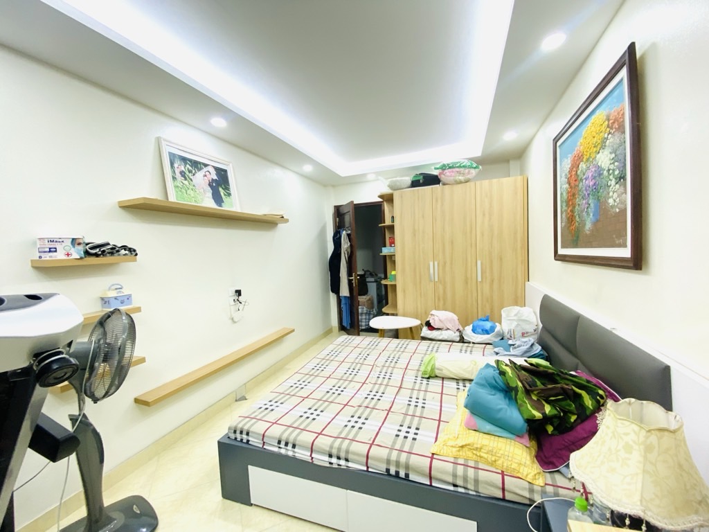 Bán nhà Định Công - diện tích 30.1m2 5 tầng - Nhà dân đẹp như mới - giá 8,5 tỷ