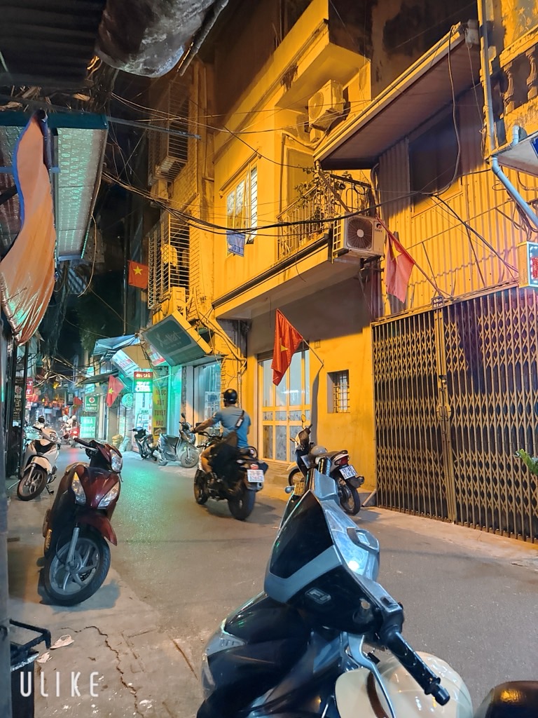 Bán nhà Đê Trần Khát Chân - diện tích 28m2 3 tầng - ô tô vào nhà - giá 12,8 tỷ