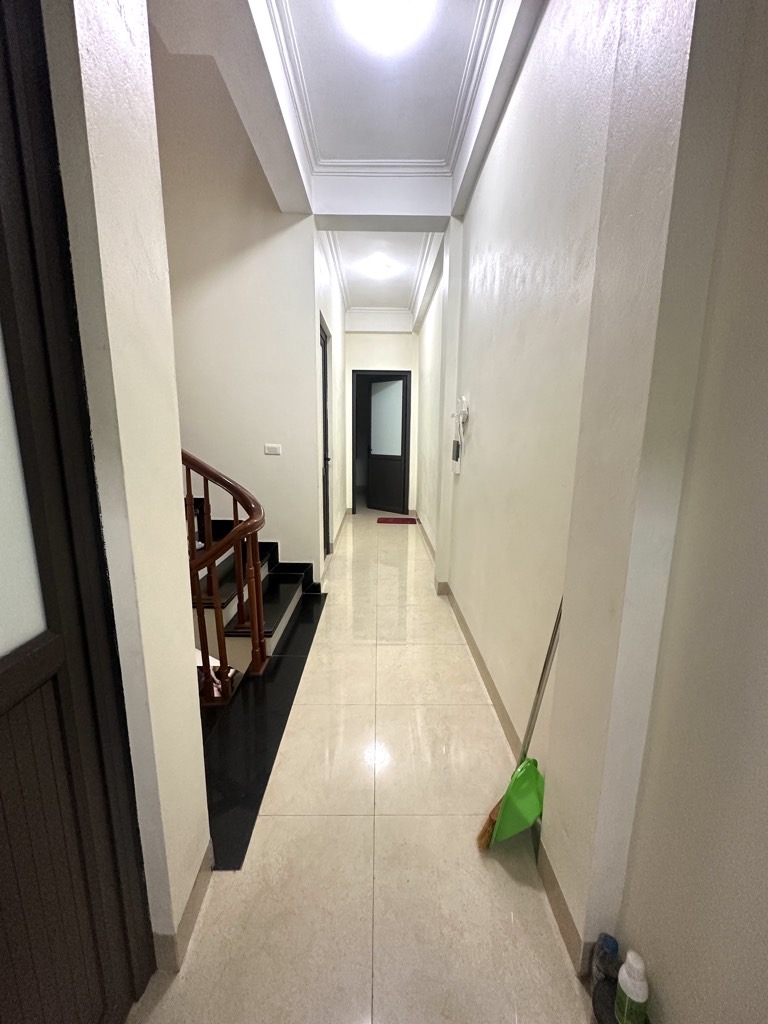 Bán nhà Vĩnh Hưng - diện tích 60m2 3 tầng - ô tô nhỏ lùi đít đỗ gần cửa - giá 12,6 tỷ