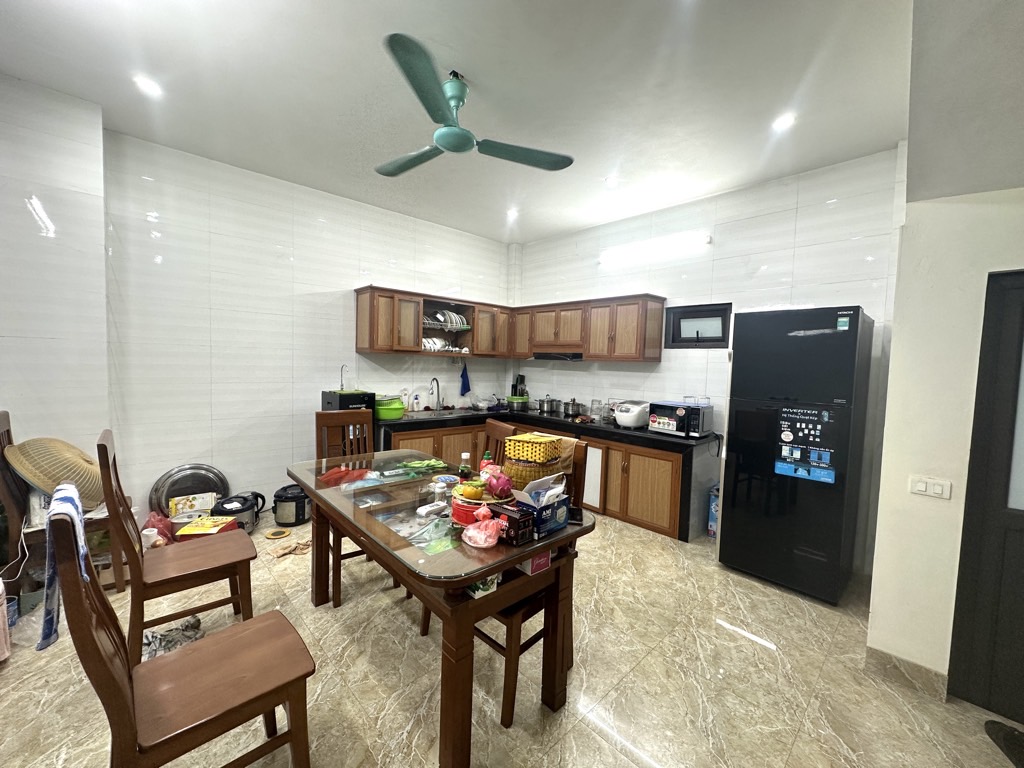 Bán nhà Vĩnh Hưng - diện tích 60m2 3 tầng - ô tô nhỏ lùi đít đỗ gần cửa - giá 12,6 tỷ