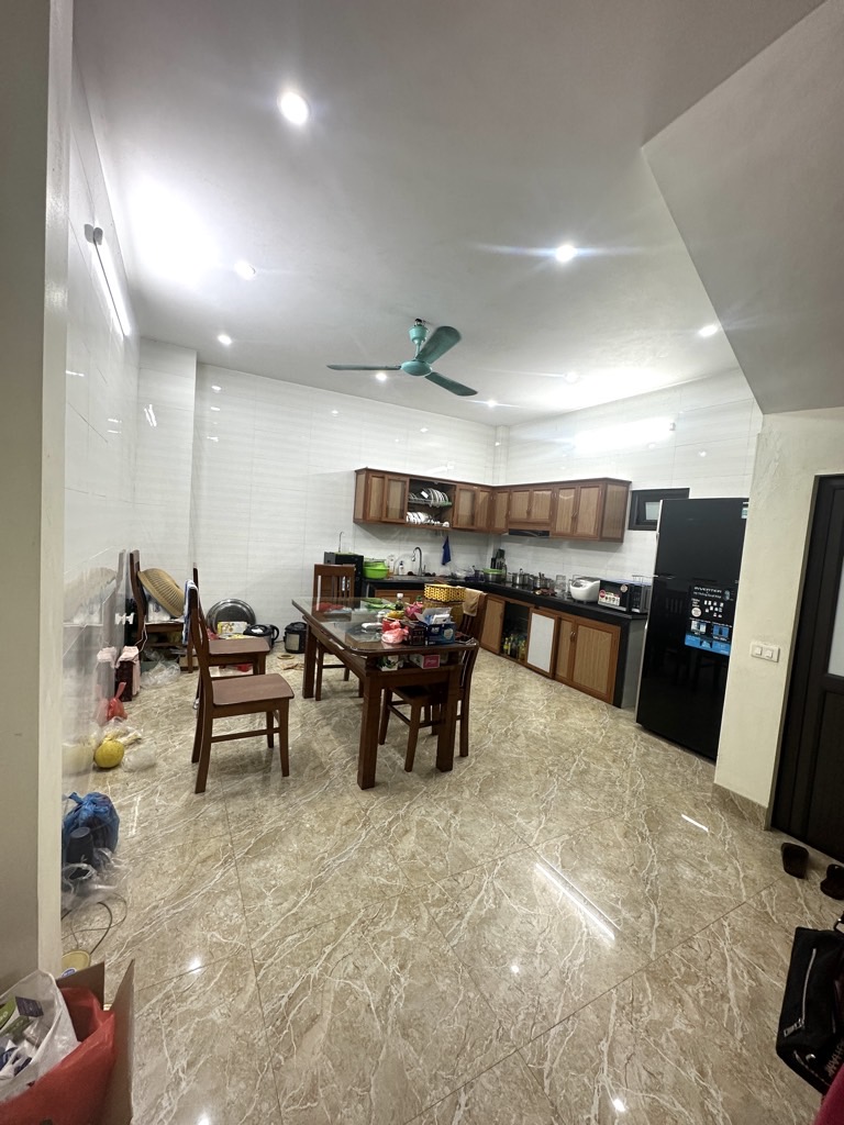 Bán nhà Vĩnh Hưng - diện tích 60m2 3 tầng - ô tô nhỏ lùi đít đỗ gần cửa - giá 12,6 tỷ