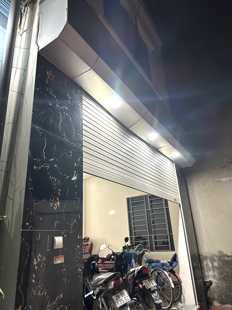 Bán nhà Vĩnh Hưng - diện tích 60m2 3 tầng - ô tô nhỏ lùi đít đỗ gần cửa - giá 12,6 tỷ