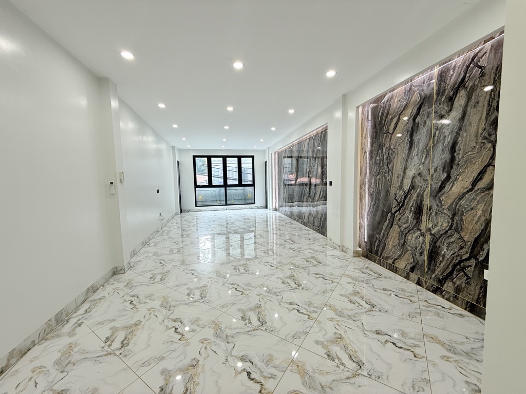 Bán nhà Hoàng Mai - diện tích 73m2 6 tầng - Ô TÔ TRÁNH - giá 23,5 tỷ