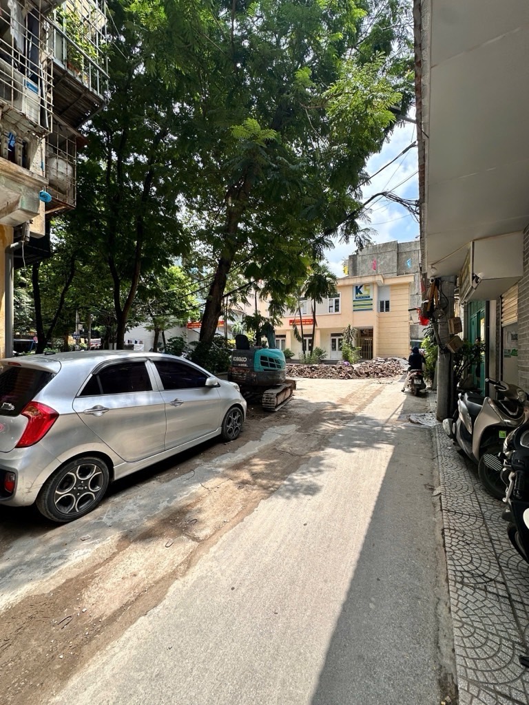 Bán nhà Nguyễn Quý Đức - diện tích 40m2 4 tầng - Ô tô dừng đỗ chân cầu thang - giá 2,3 tỷ