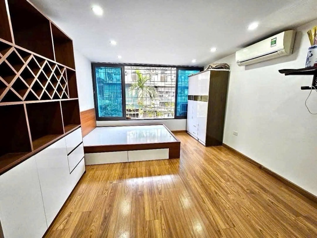 Bán nhà Nguyễn Quý Đức - diện tích 40m2 4 tầng - Ô tô dừng đỗ chân cầu thang - giá 2,3 tỷ