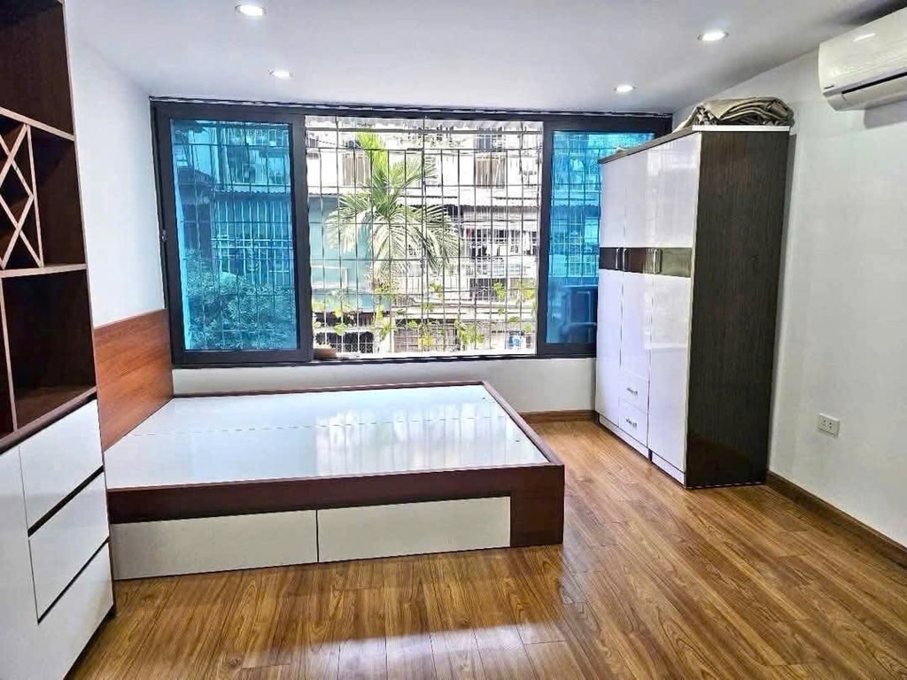 Bán nhà Nguyễn Quý Đức - diện tích 40m2 4 tầng - Ô tô dừng đỗ chân cầu thang - giá 2,3 tỷ