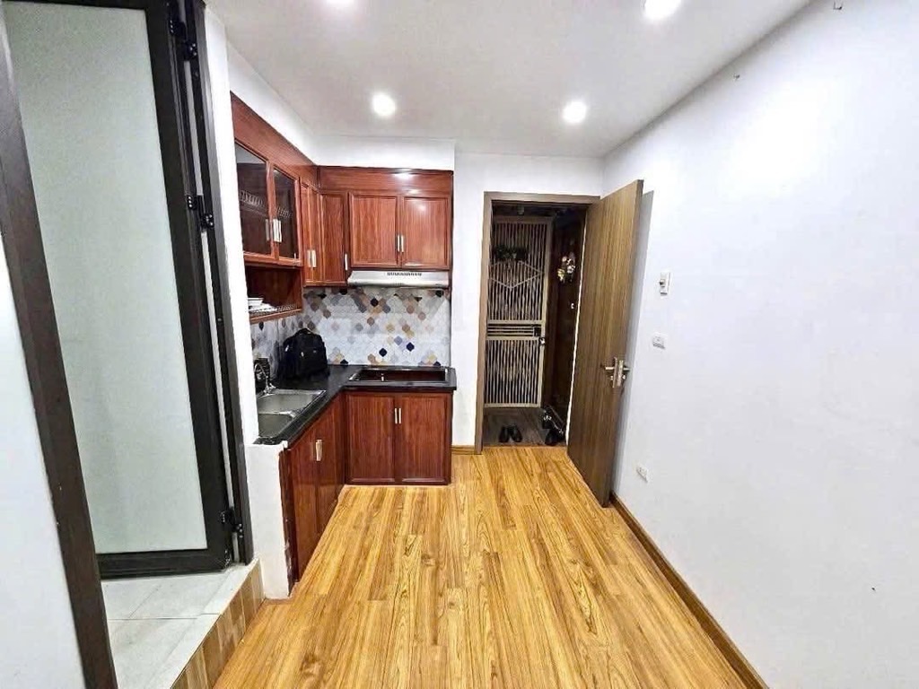 Bán nhà Nguyễn Quý Đức - diện tích 40m2 4 tầng - Ô tô dừng đỗ chân cầu thang - giá 2,3 tỷ