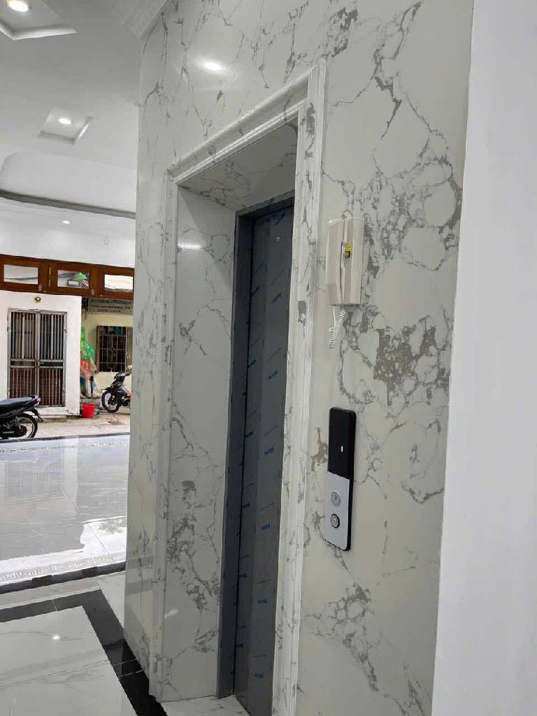 Bán nhà Kim Ngưu - diện tích 67.8m2 5 tầng - ô tô tránh - giá 15,6 tỷ