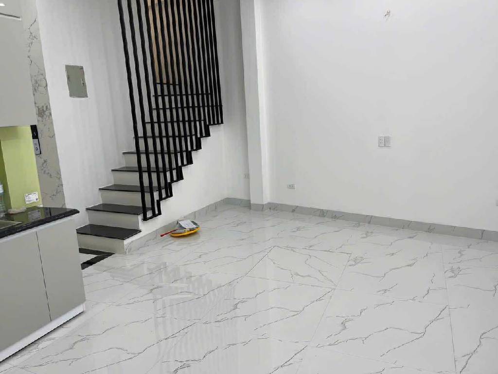 Bán nhà Kim Ngưu - diện tích 67.8m2 5 tầng - ô tô tránh - giá 15,6 tỷ