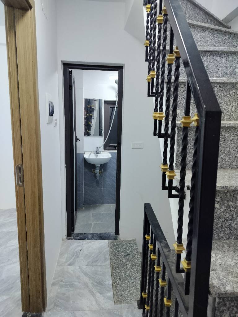 Bán nhà Chợ Khâm Thiên - diện tích 30.4m2 3 tầng - Nhà phố chợ, đủ công năng, phù hợp gia đình trẻ - giá 5 tỷ