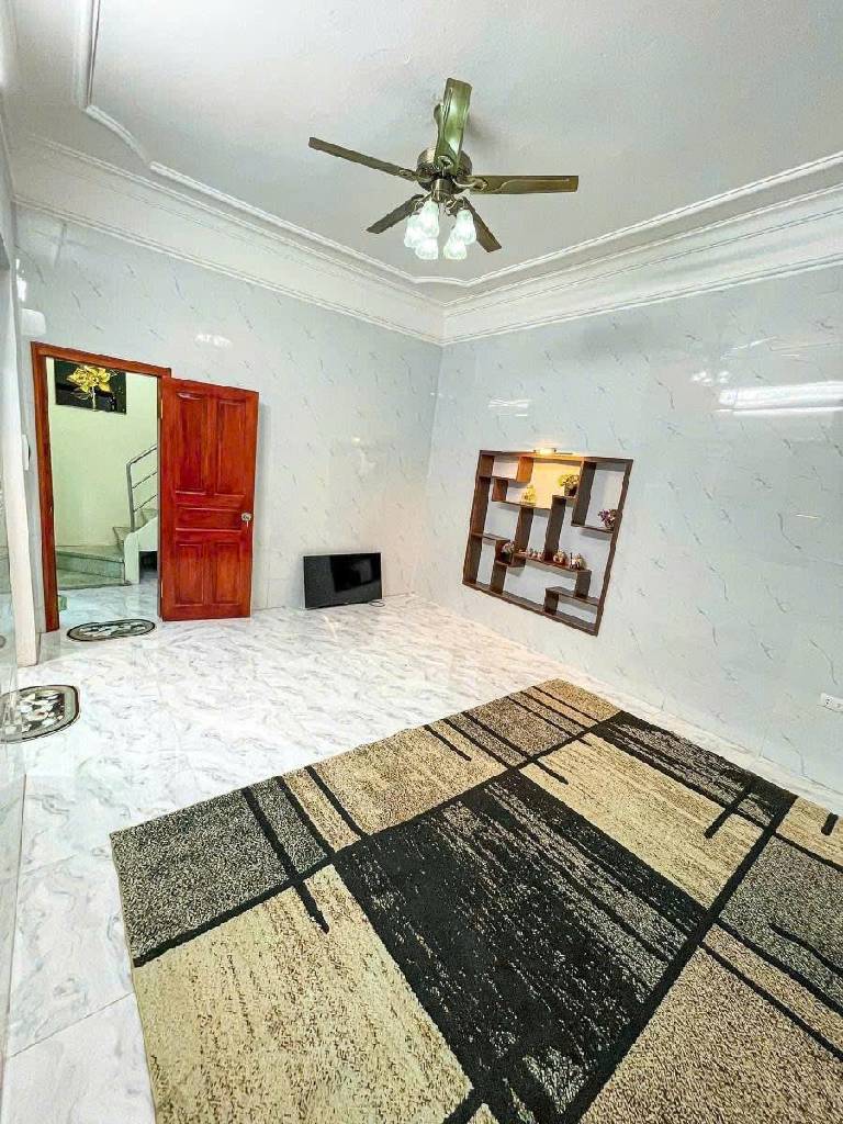 Bán nhà Hoàng Mai - diện tích 47m2 5 tầng - Ô tô đỗ cửa - giá 8,4 tỷ