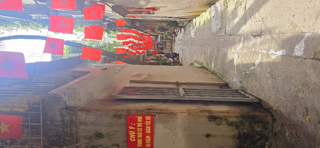 Bán nhà Khâm Thiên - diện tích 35,6m2 3 tầng - Căn góc 2 thoáng - giá 21 tỷ