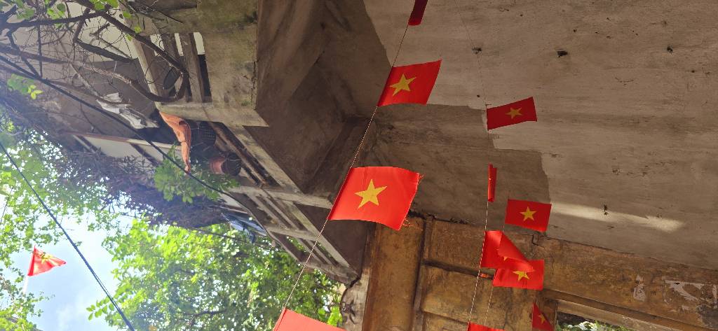 Bán nhà Khâm Thiên - diện tích 35,6m2 3 tầng - Căn góc 2 thoáng - giá 21 tỷ