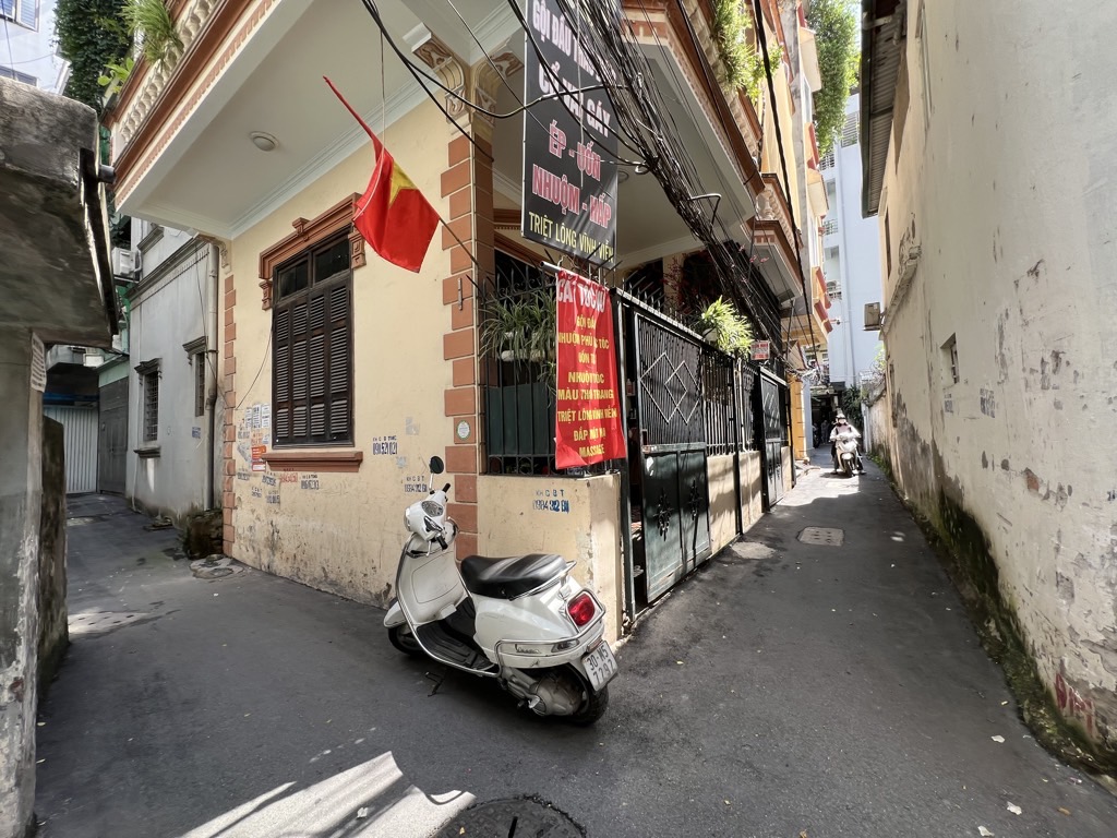 Bán nhà Đường Láng - diện tích 48.2m2 4 tầng - Ngõ ba gác, cách mặt phố chỉ 50m - giá 13,1 tỷ