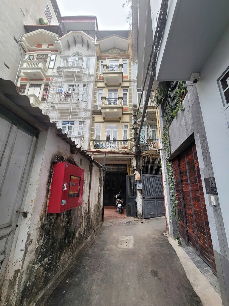 Bán nhà Đường Láng - diện tích 48.2m2 4 tầng - Ngõ ba gác, cách mặt phố chỉ 50m - giá 13,1 tỷ