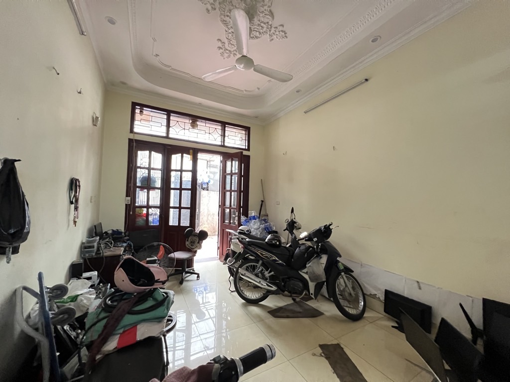 Bán nhà Đường Láng - diện tích 48.2m2 4 tầng - Ngõ ba gác, cách mặt phố chỉ 50m - giá 13,1 tỷ