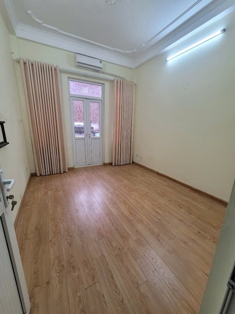 Bán nhà Đường Láng - diện tích 48.2m2 4 tầng - Ngõ ba gác, cách mặt phố chỉ 50m - giá 13,1 tỷ