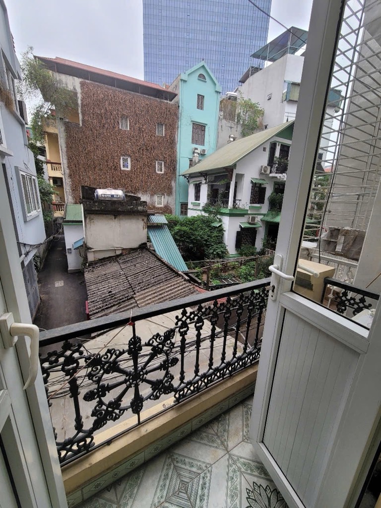 Bán nhà Đường Láng - diện tích 48.2m2 4 tầng - Ngõ ba gác, cách mặt phố chỉ 50m - giá 13,1 tỷ