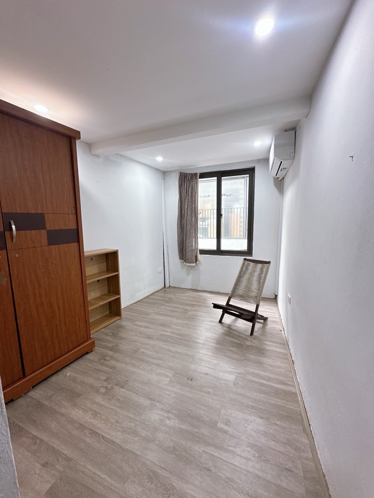 Bán nhà Trần Khát Chân - diện tích 12m2 4 tầng - mặt ngõ su cóc chạy - giá 2,35 tỷ