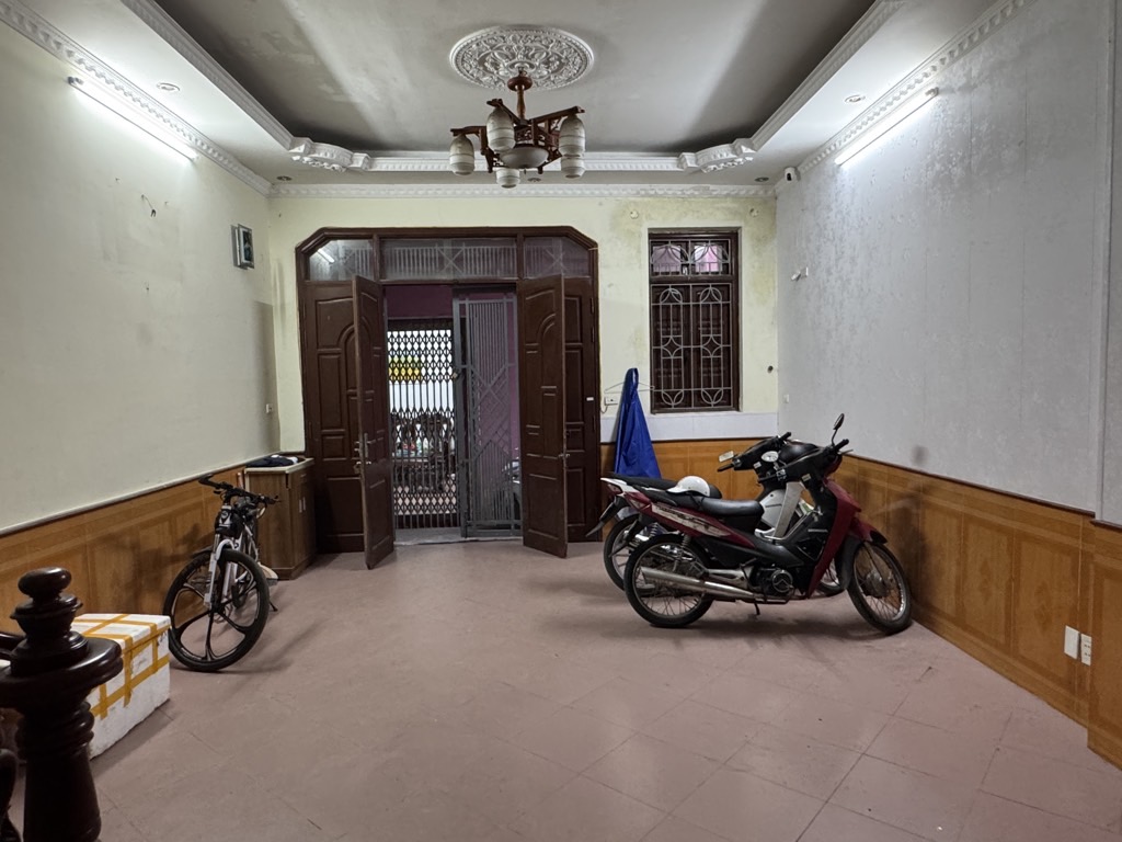 Bán nhà Bùi Xương Trạch - diện tích 51.4m2 4 tầng - Nhà đẹp giá tốt - giá 9,3 tỷ