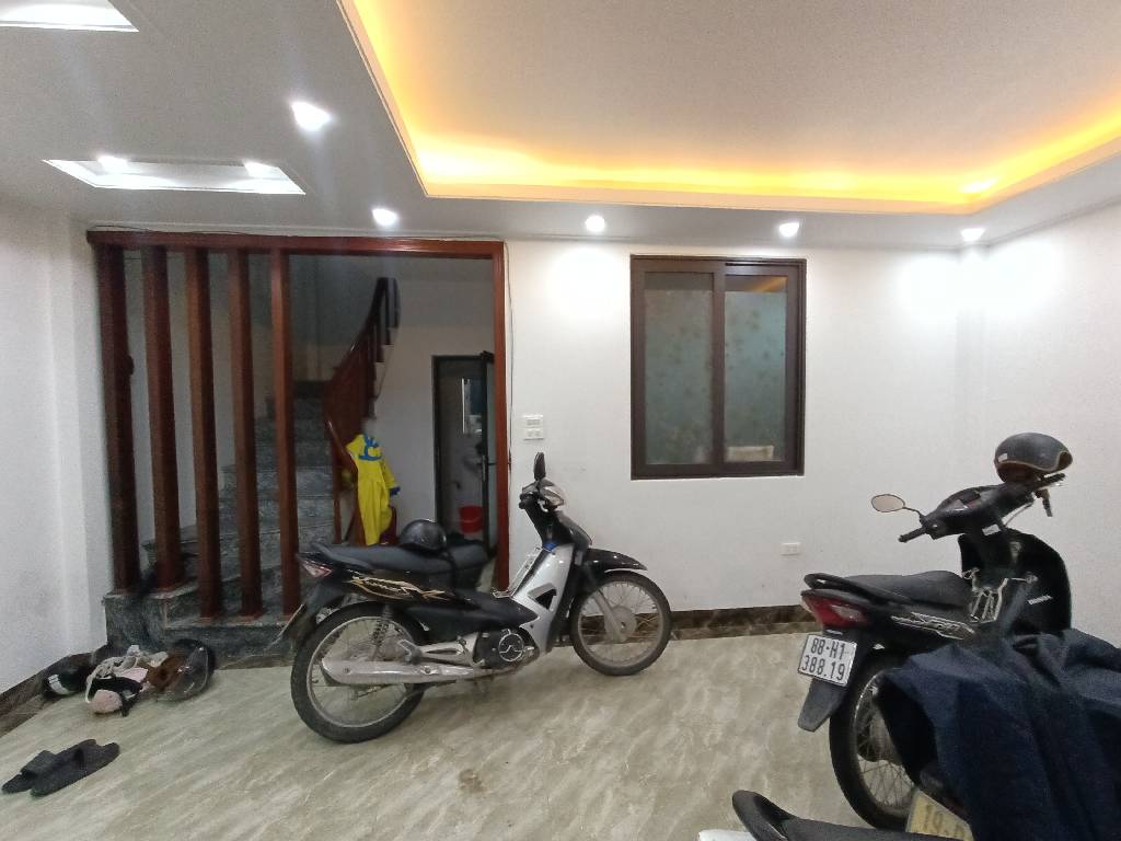 Bán nhà Định Công Hạ - diện tích 41.5m2 2 tầng - gần ô tô - giá 2,3 tỷ