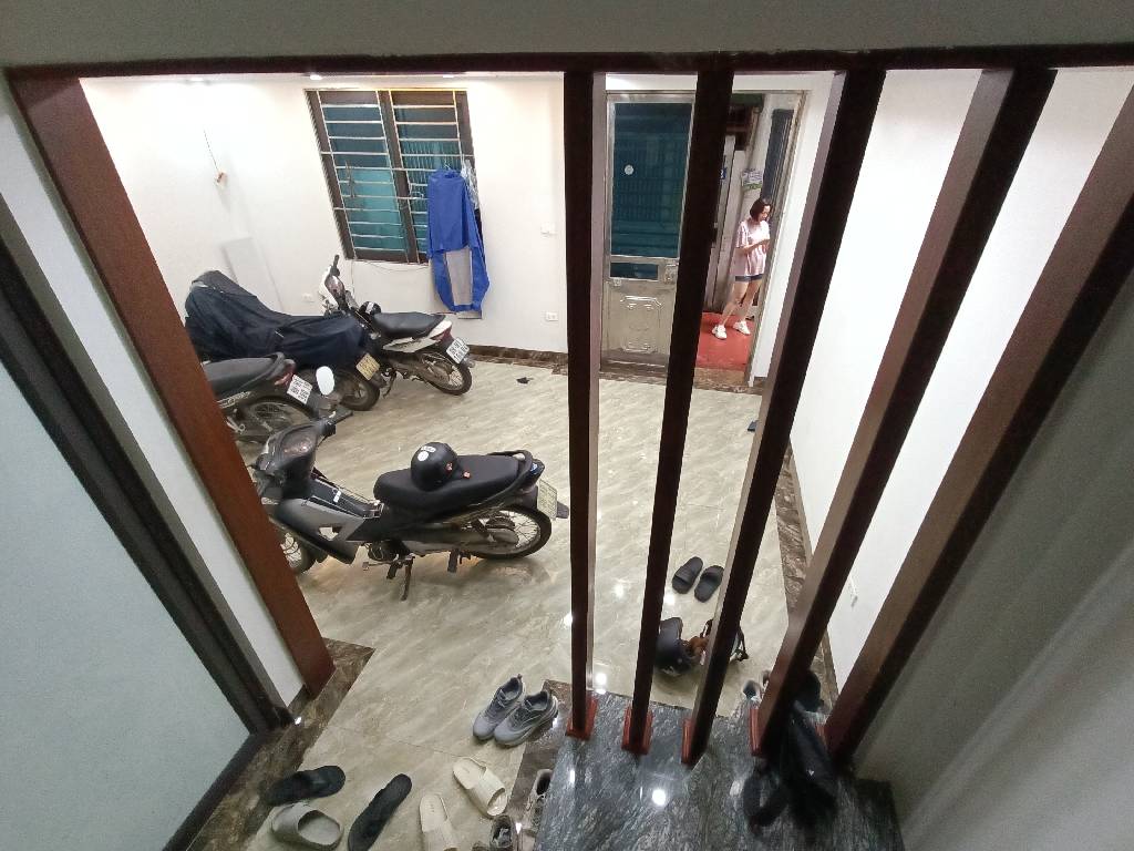 Bán nhà Định Công Hạ - diện tích 41.5m2 2 tầng - gần ô tô - giá 2,3 tỷ