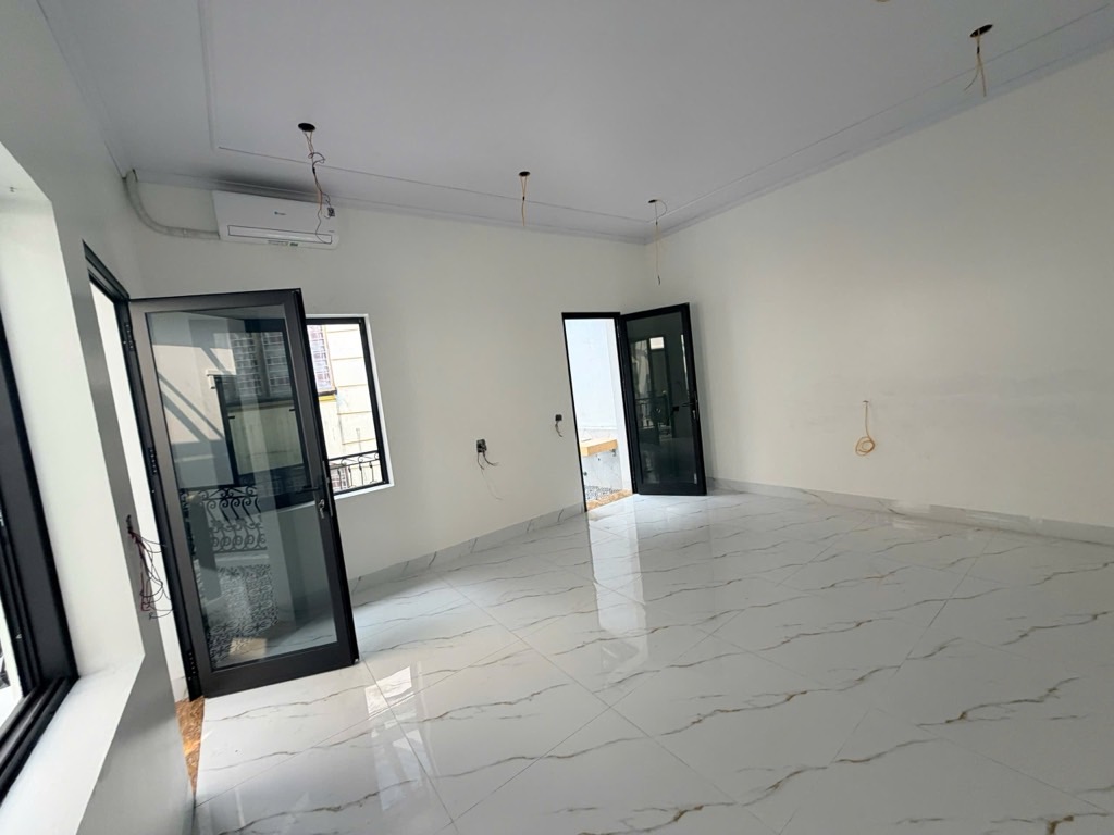 Bán nhà Trần Quý Cáp - diện tích 57.5m2 3 tầng - LÔ GÓC - MẶT TIỀN TO - giá 16 tỷ