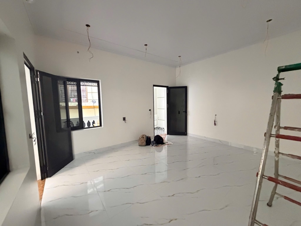 Bán nhà Trần Quý Cáp - diện tích 57.5m2 3 tầng - LÔ GÓC - MẶT TIỀN TO - giá 16 tỷ