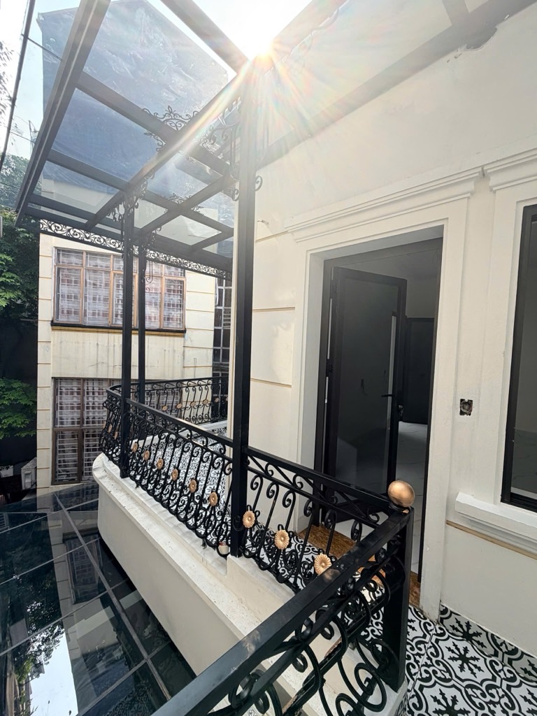 Bán nhà Trần Quý Cáp - diện tích 57.5m2 3 tầng - LÔ GÓC - MẶT TIỀN TO - giá 16 tỷ