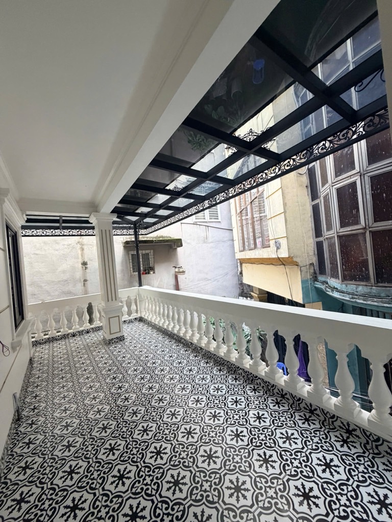 Bán nhà Trần Quý Cáp - diện tích 57.5m2 3 tầng - LÔ GÓC - MẶT TIỀN TO - giá 16 tỷ