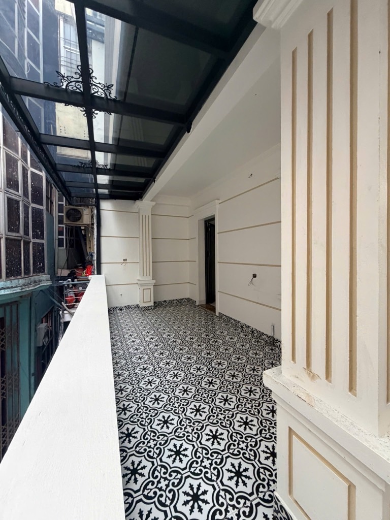 Bán nhà Trần Quý Cáp - diện tích 57.5m2 3 tầng - LÔ GÓC - MẶT TIỀN TO - giá 16 tỷ