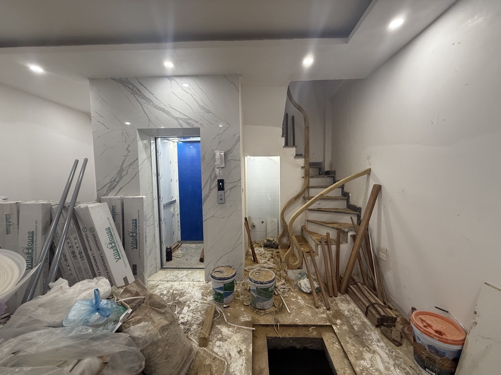 Bán nhà ngõ 180 Nguyễn Lương Bằng - 30m2 6 tầng - thang máy - view vườn hoa Trần Quang Diệu - giá 9,9 tỷ