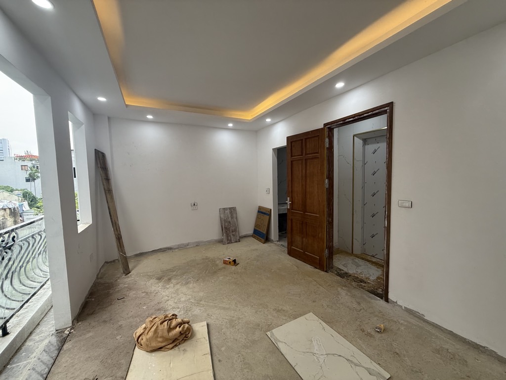 Bán nhà ngõ 180 Nguyễn Lương Bằng - 30m2 6 tầng - thang máy - view vườn hoa Trần Quang Diệu - giá 9,9 tỷ