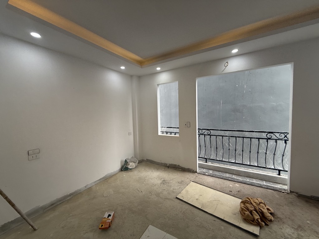 Bán nhà ngõ 180 Nguyễn Lương Bằng - 30m2 6 tầng - thang máy - view vườn hoa Trần Quang Diệu - giá 9,9 tỷ