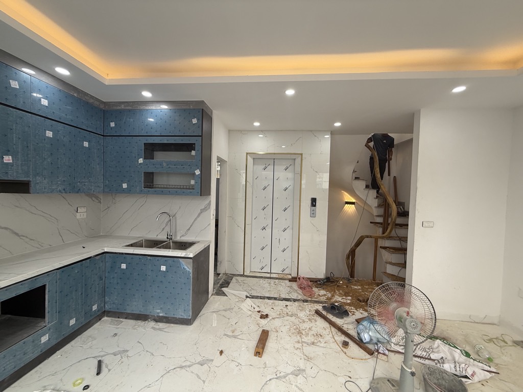 Bán nhà ngõ 180 Nguyễn Lương Bằng - 30m2 6 tầng - thang máy - view vườn hoa Trần Quang Diệu - giá 9,9 tỷ