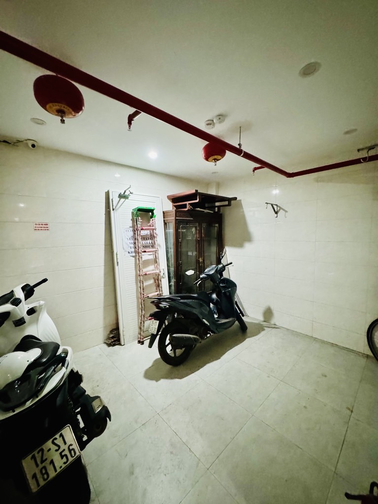 Bán nhà Quan Nhân - diện tích 75m2 6 tầng - Ô tô đỗ cửa - giá 24,5 tỷ