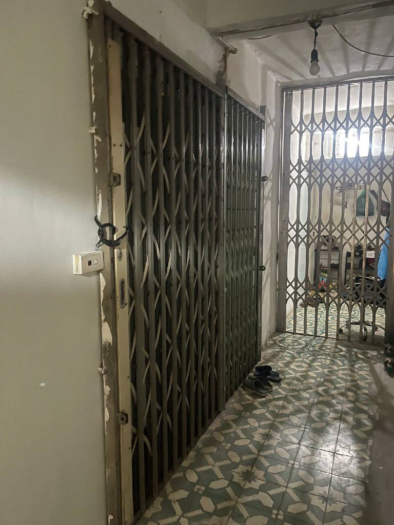 Bán nhà Phương Mai - diện tích 80m2 2 tầng - ô tô đỗ cầu thang - giá 4,45 tỷ